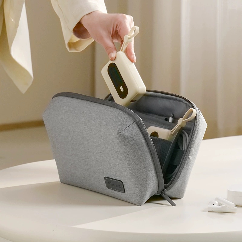 電子機器オーガナイザー トラベルケース、防水トラベルバッグ  - Tech Accessories Travel Organizer Pouch のレビューと価格